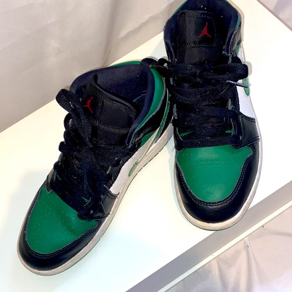 Air Jordan 1s black and green! - Picture 5 of 7